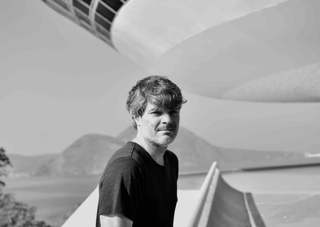 Exposição Através do Véu Verde