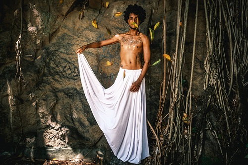 Kinho JP apresenta "Pássaros", solo de dança sobre a realidade do negro favelado