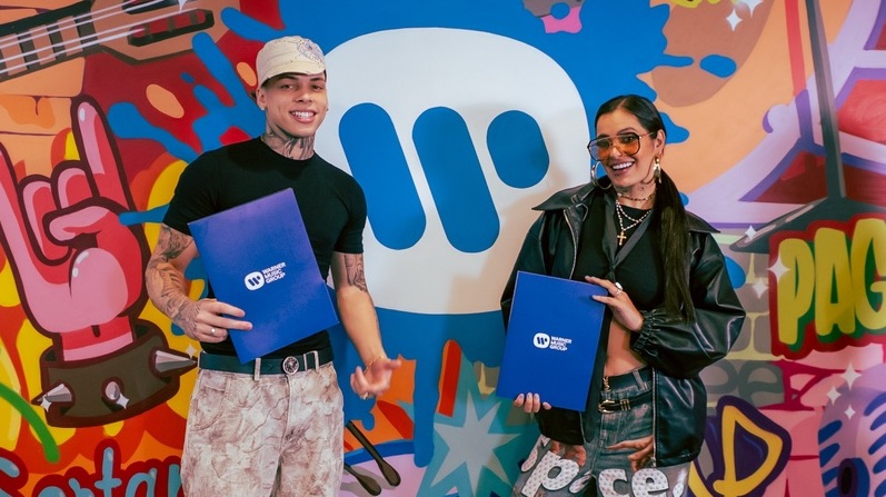 Kew e MC Mari assinam com a Warner Music Brasil