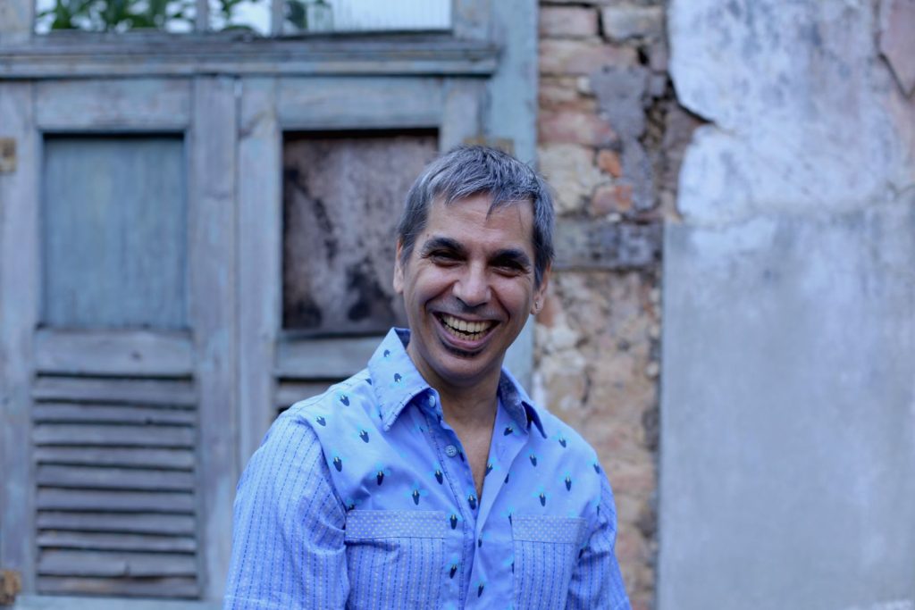 Zé Luiz Rinaldi lança Paternidade e Poema para a criançaZé Luiz Rinaldi lança Paternidade e Poema para a criança