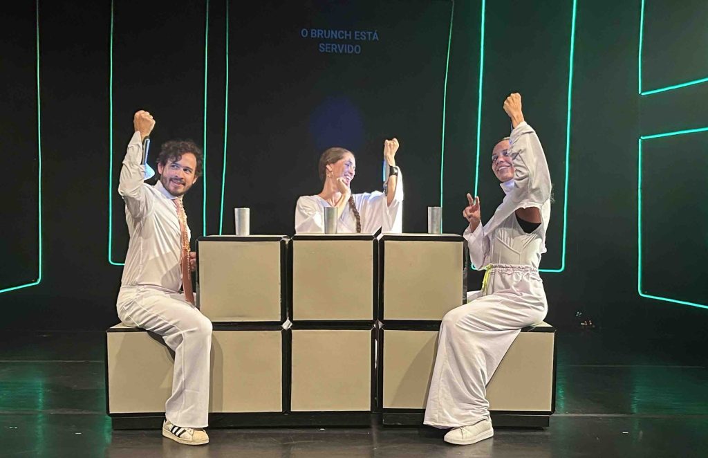 Grupo Carmin encena "Gente de Classe" no Teatro Firjan Sesi Centro